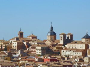 Vista de una iglesia de Toledo
