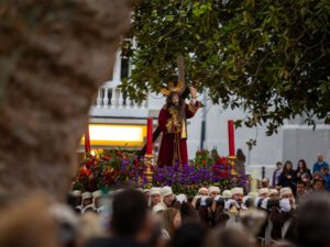 Cristo cargando la Cruz, en una procesión de piedad popular