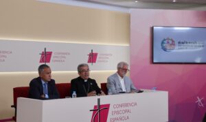 Mons. Argüello, Yago de la Cierva, Fernando Giménez valoran visita del Papa a España