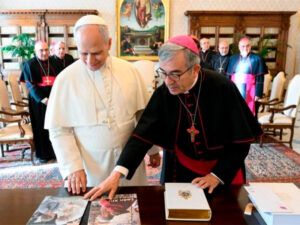 Mons. Argüello, con el Papa León XIV