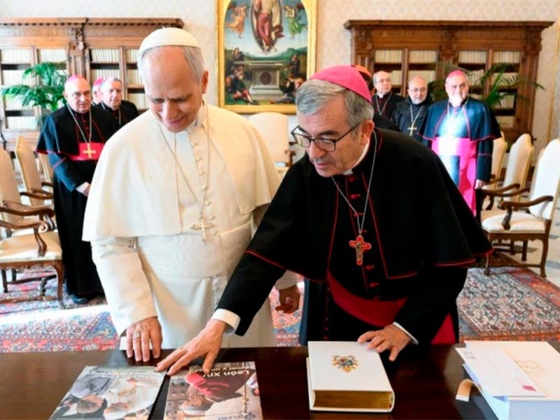 Mons. Argüello, con el Papa León XIV